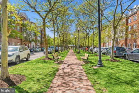 $525,000 | 5108 Donovan Drive, Unit 108, Alexandria, VA 22304