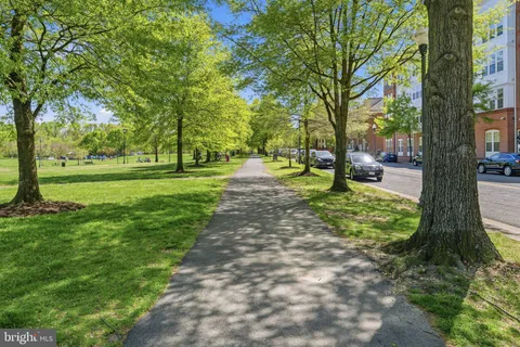 $525,000 | 5108 Donovan Drive, Unit 108, Alexandria, VA 22304