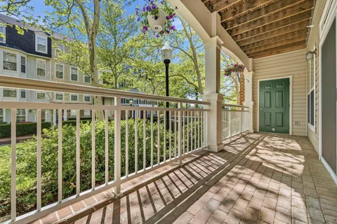 $525,000 | 5108 Donovan Drive, Unit 108, Alexandria, VA 22304