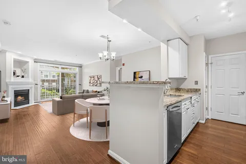 $525,000 | 5108 Donovan Drive, Unit 108, Alexandria, VA 22304