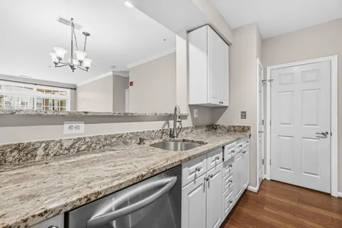 $525,000 | 5108 Donovan Drive, Unit 108, Alexandria, VA 22304