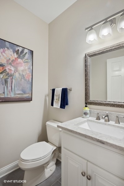 438 West 3rd Street Elmhurst, IL 60126 - Photo 15 of 43 a bathroom with a toilet a sink and mirror