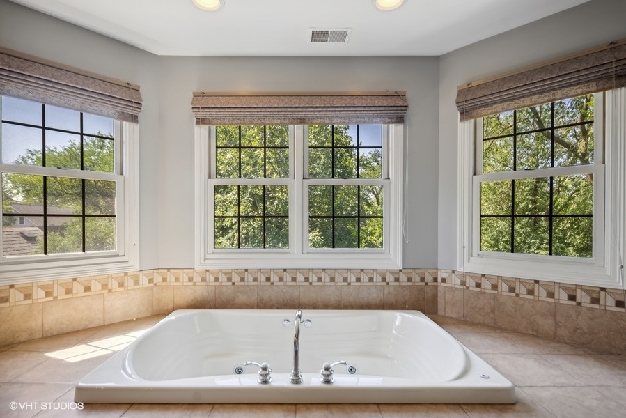 438 West 3rd Street Elmhurst, IL 60126 - Photo 24 of 43 a bath tub sitting in a bathroom next to a window