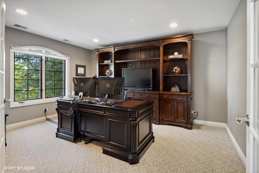 438 West 3rd Street Elmhurst, IL 60126 - Photo 27 of 43 a living room with furniture and windows