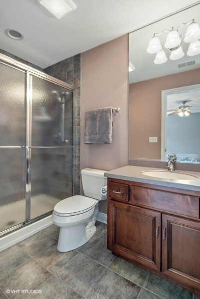 438 West 3rd Street Elmhurst, IL 60126 - Photo 28 of 43 a bathroom with a toilet a sink and a shower