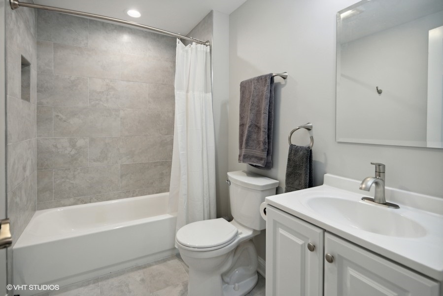 438 West 3rd Street Elmhurst, IL 60126 - Photo 33 of 43 a bathroom with a sink toilet and shower