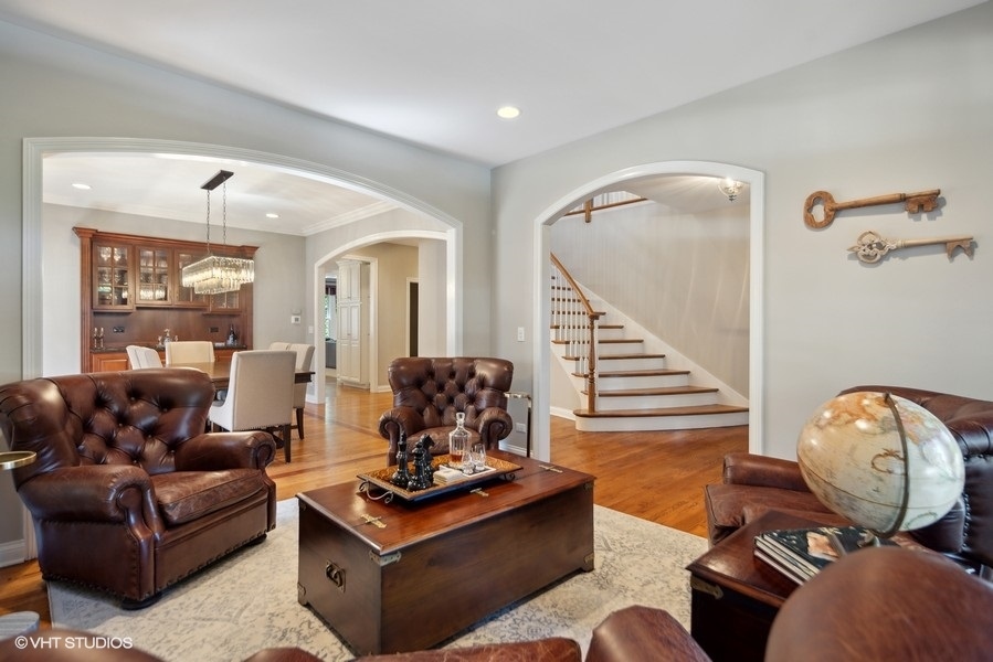 438 West 3rd Street Elmhurst, IL 60126 - Photo 6 of 43 a living room with furniture and wooden floor