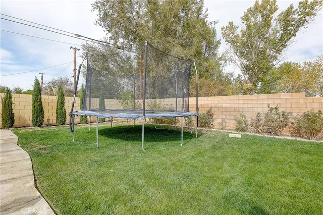 $2,900 | 45327 Elm Avenue, Lancaster, CA 93534