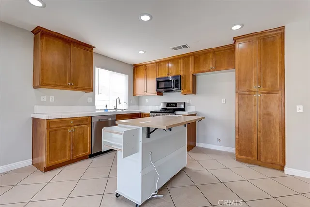 $2,900 | 45327 Elm Avenue, Lancaster, CA 93534