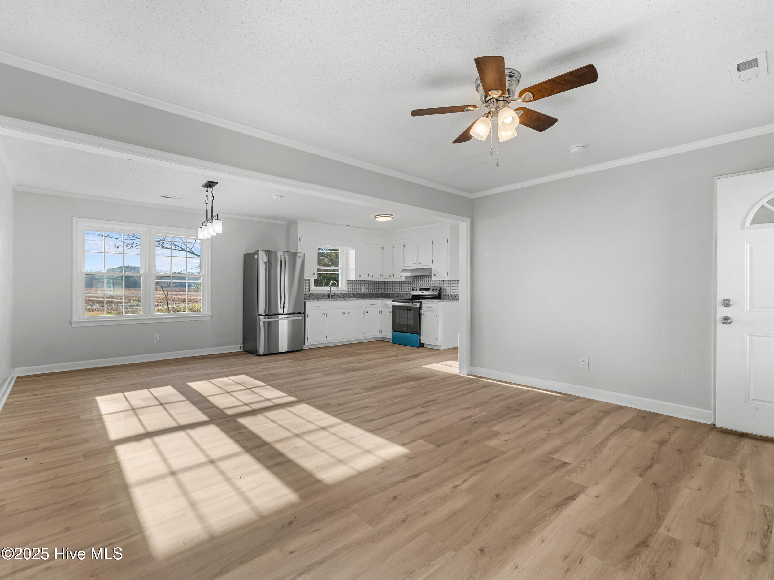 2685 Railroad Street Farmville, NC 27828 - Photo 6 of 35 025a2464