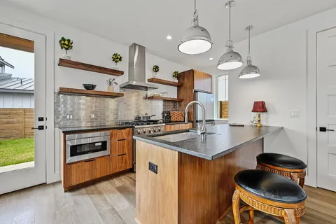 $625,000 | 201 Tillery Square, Unit 2, Austin, TX 78702