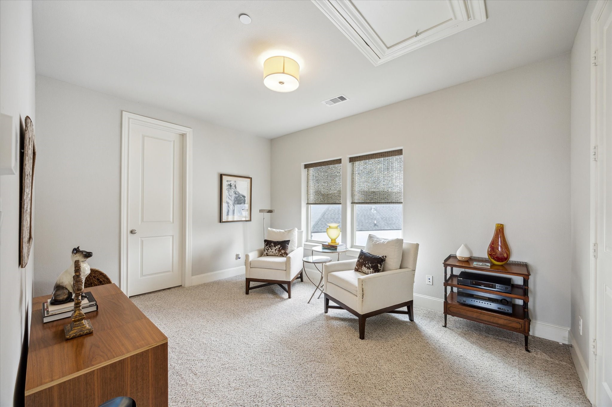 9634 Kings Cross Station Houston, TX 77045 - Photo 16 of 24 a living room with furniture and a window