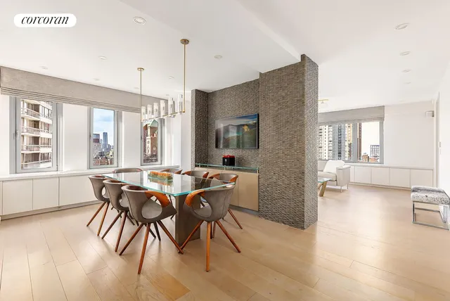 $3,050,000 | 200 East 62nd Street, Unit 22A | Lenox Hill