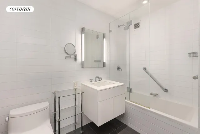 $3,050,000 | 200 East 62nd Street, Unit 22A | Lenox Hill