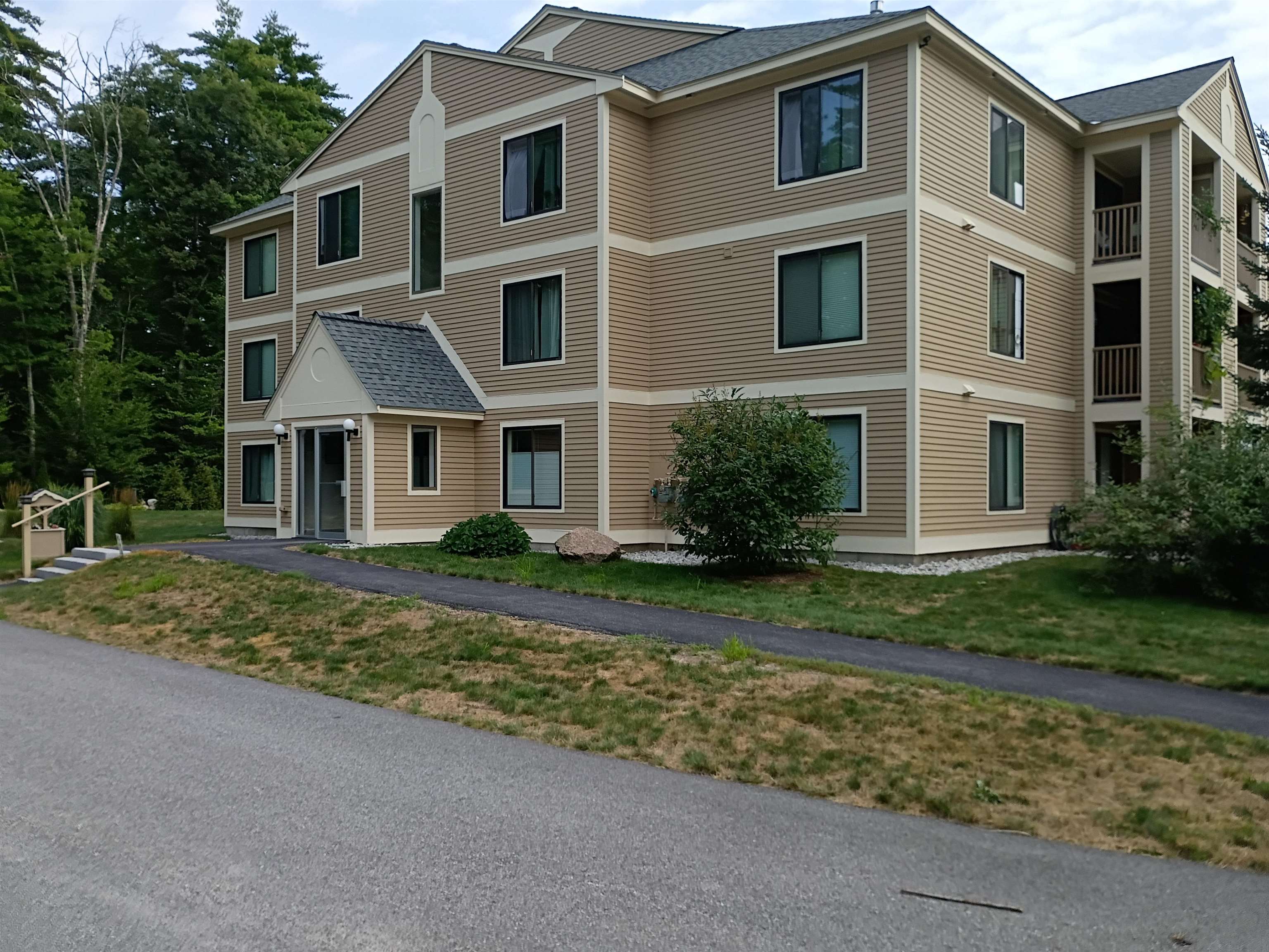 19 Saco Street, Unit 3 Conway, NH 03813 - Photo 1 of 12 Gallery Image 1