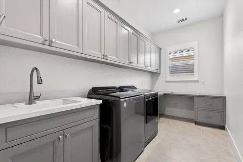 $749,000 | 2080 White Oak Drive, Hollister, CA 95023