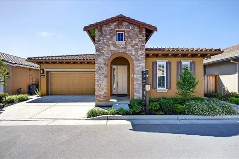 $749,000 | 2080 White Oak Drive, Hollister, CA 95023