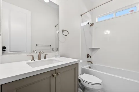 $749,000 | 2080 White Oak Drive, Hollister, CA 95023