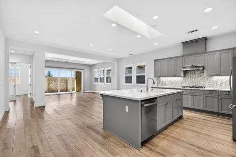 $749,000 | 2080 White Oak Drive, Hollister, CA 95023