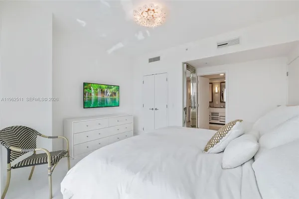 $8,200 | 6899 Collins Avenue, Unit 1410, Miami Beach, FL 33141