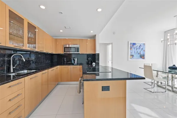 $8,200 | 6899 Collins Avenue, Unit 1410, Miami Beach, FL 33141