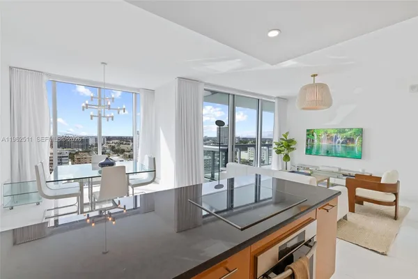 $8,200 | 6899 Collins Avenue, Unit 1410, Miami Beach, FL 33141