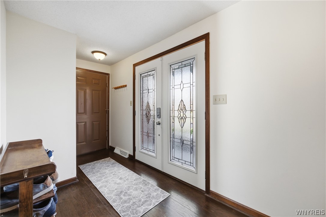 7033 Derby Road Evans, NY 14047 - Photo 5 of 46