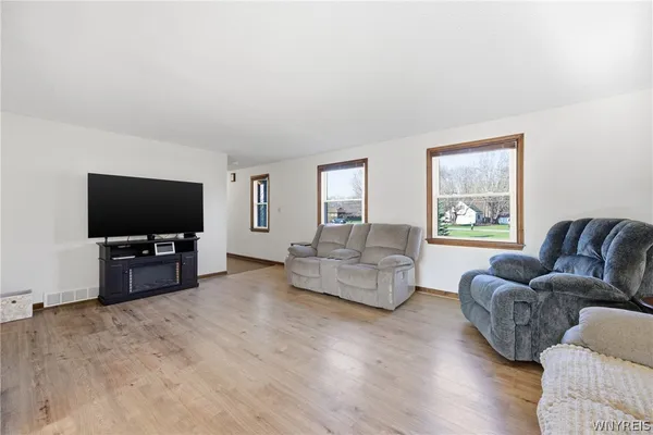 $450,000 | 7033 Derby Road, Evans, NY 14047