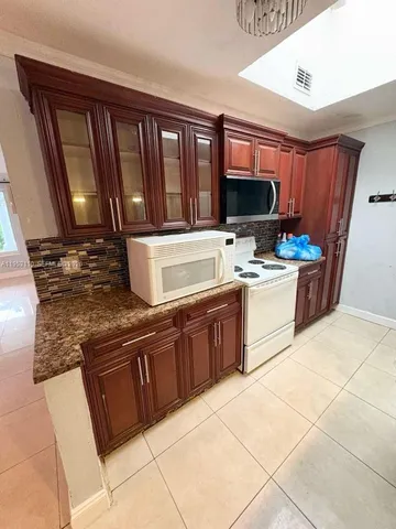 $2,800 | 221 Northwest 40th Street, Deerfield Beach, FL 33064