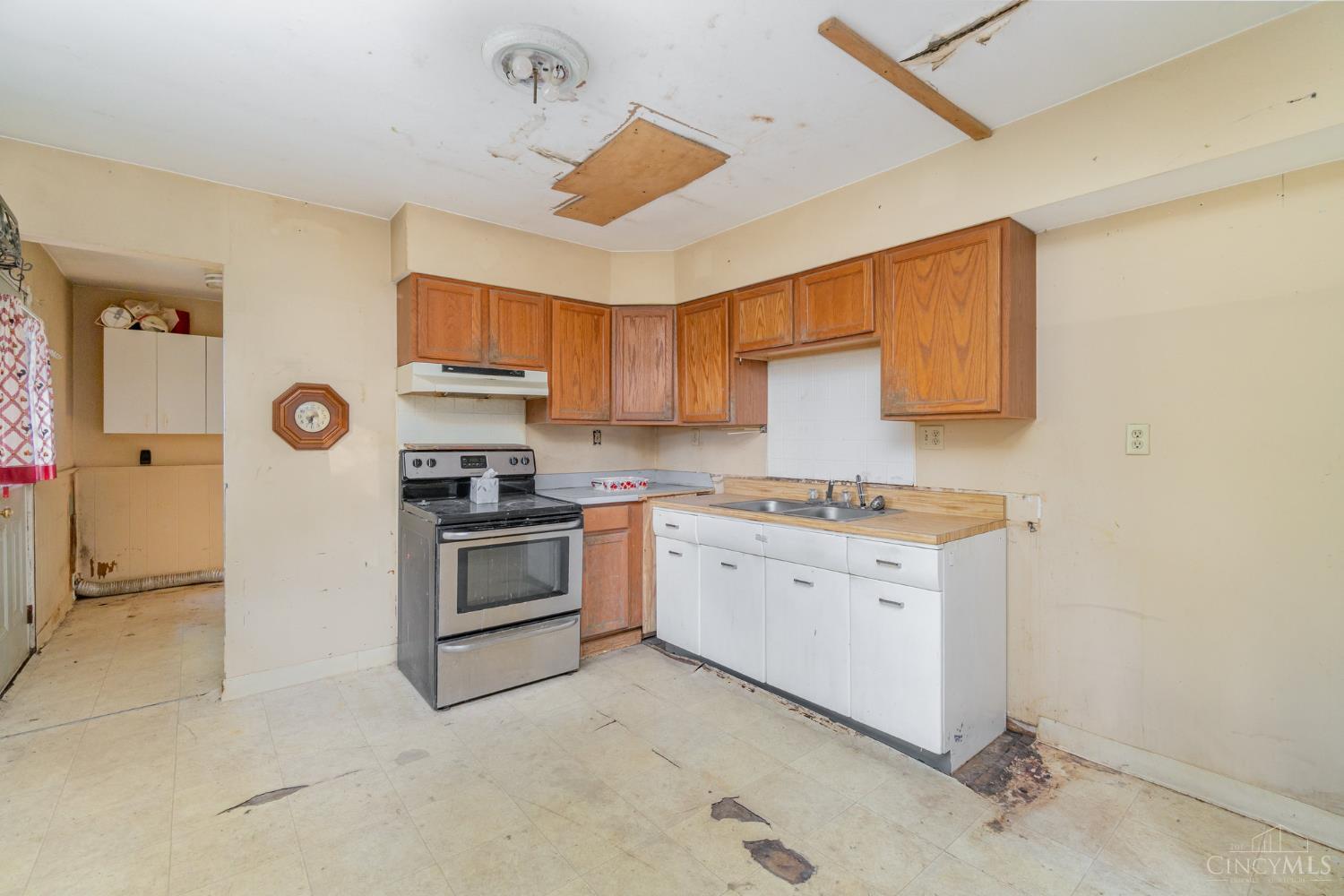 2011 Fayetteville Road Blanchester, OH 45107 - Photo 3 of 9