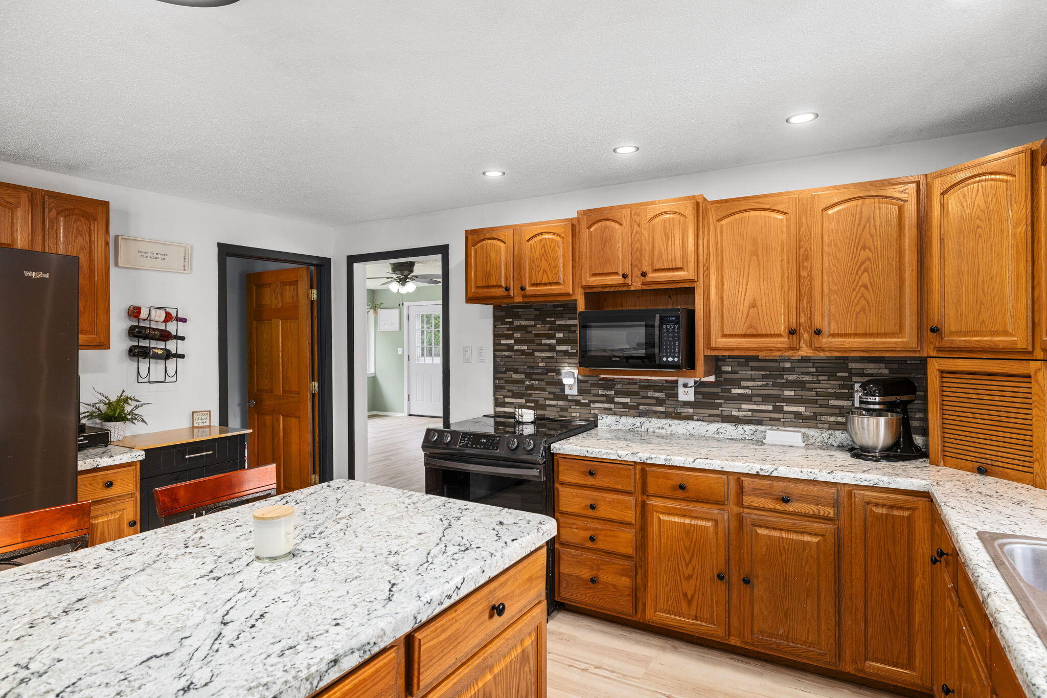46825 Oak Hill Road Dresbach, MN 55947 - Photo 4 of 25 Kitchen