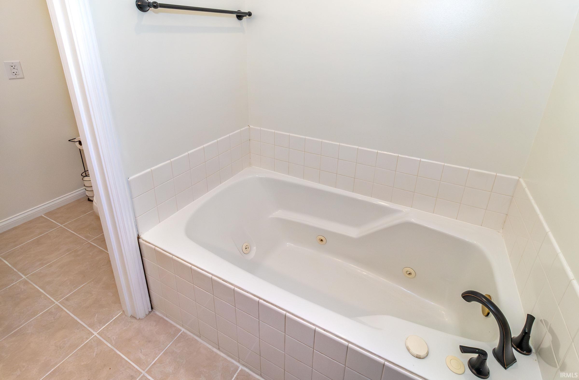 5689 Sharon Road Newburgh, IN 47630 - Photo 13 of 36