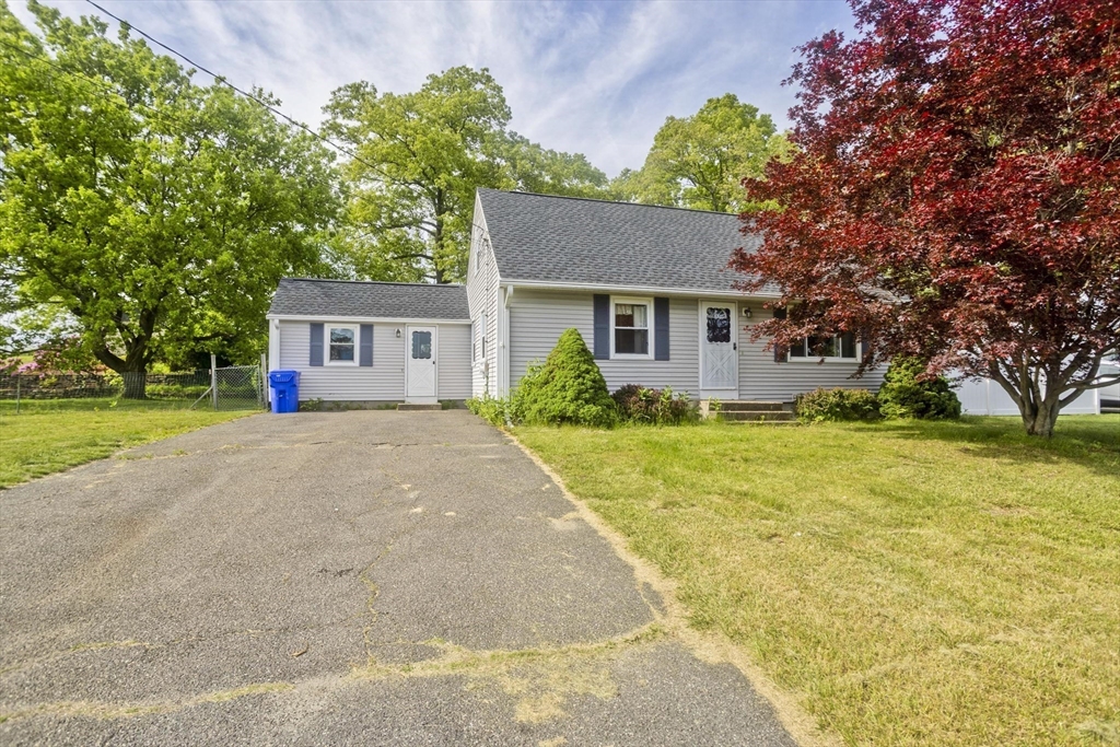 93 Moss Road Springfield, MA 01119 - Photo 3 of 40