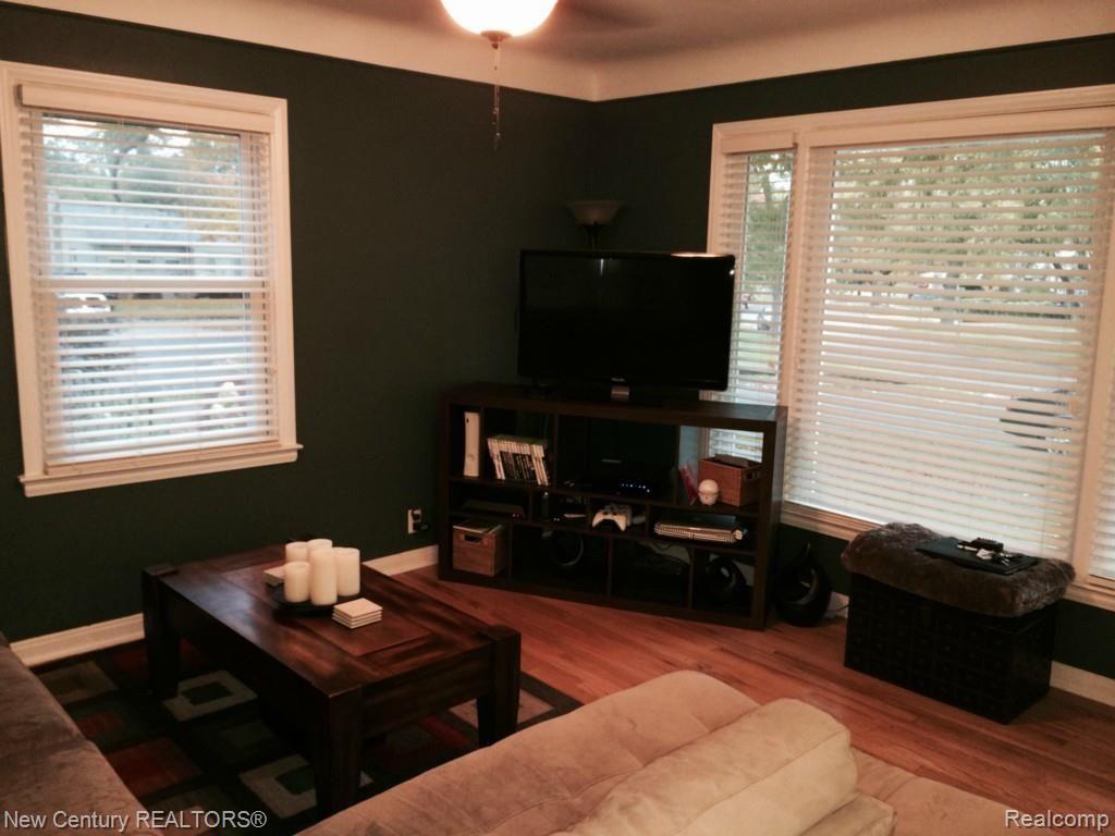 4106 Grandview Road Royal Oak, MI 48073 - Photo 3 of 13 photo 5.jpg