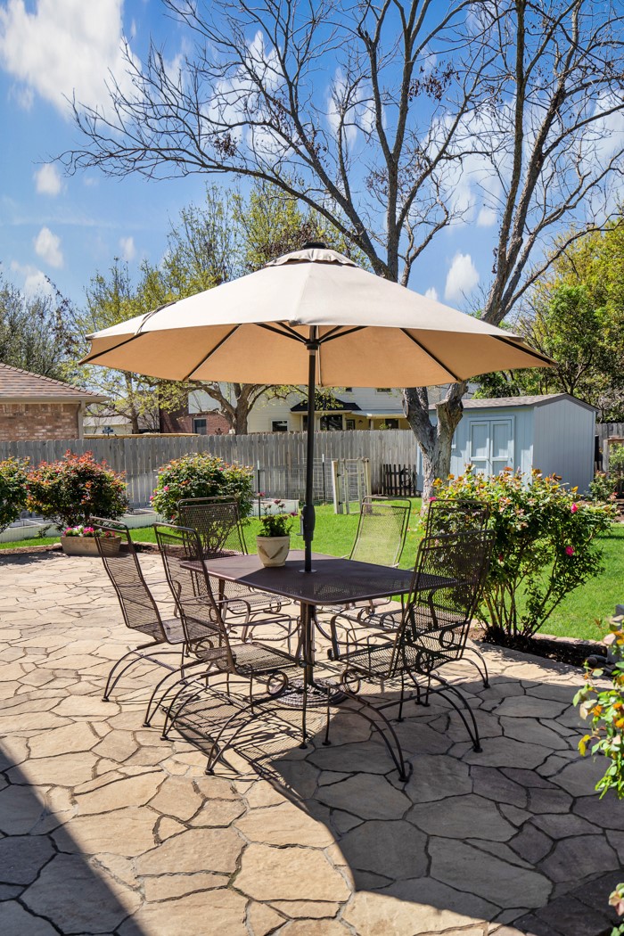 412 Derby Lane Georgetown, TX 78626 - Photo 29 of 37 a view of a chairs and table in the patio