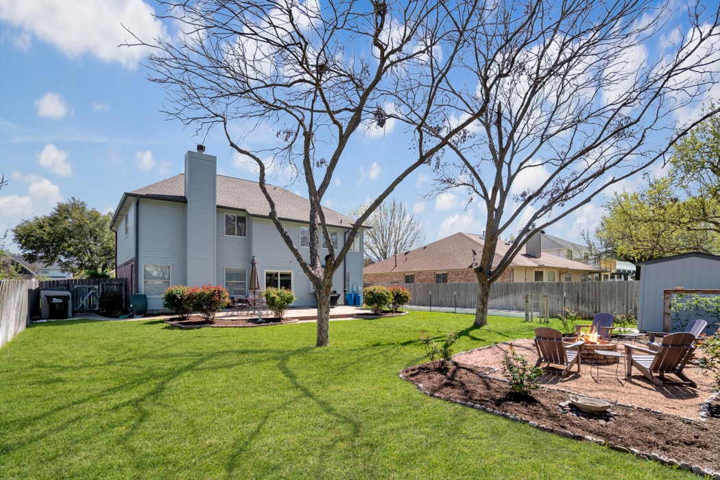 412 Derby Lane Georgetown, TX 78626 - Photo 36 of 37 a garden view with a seating space