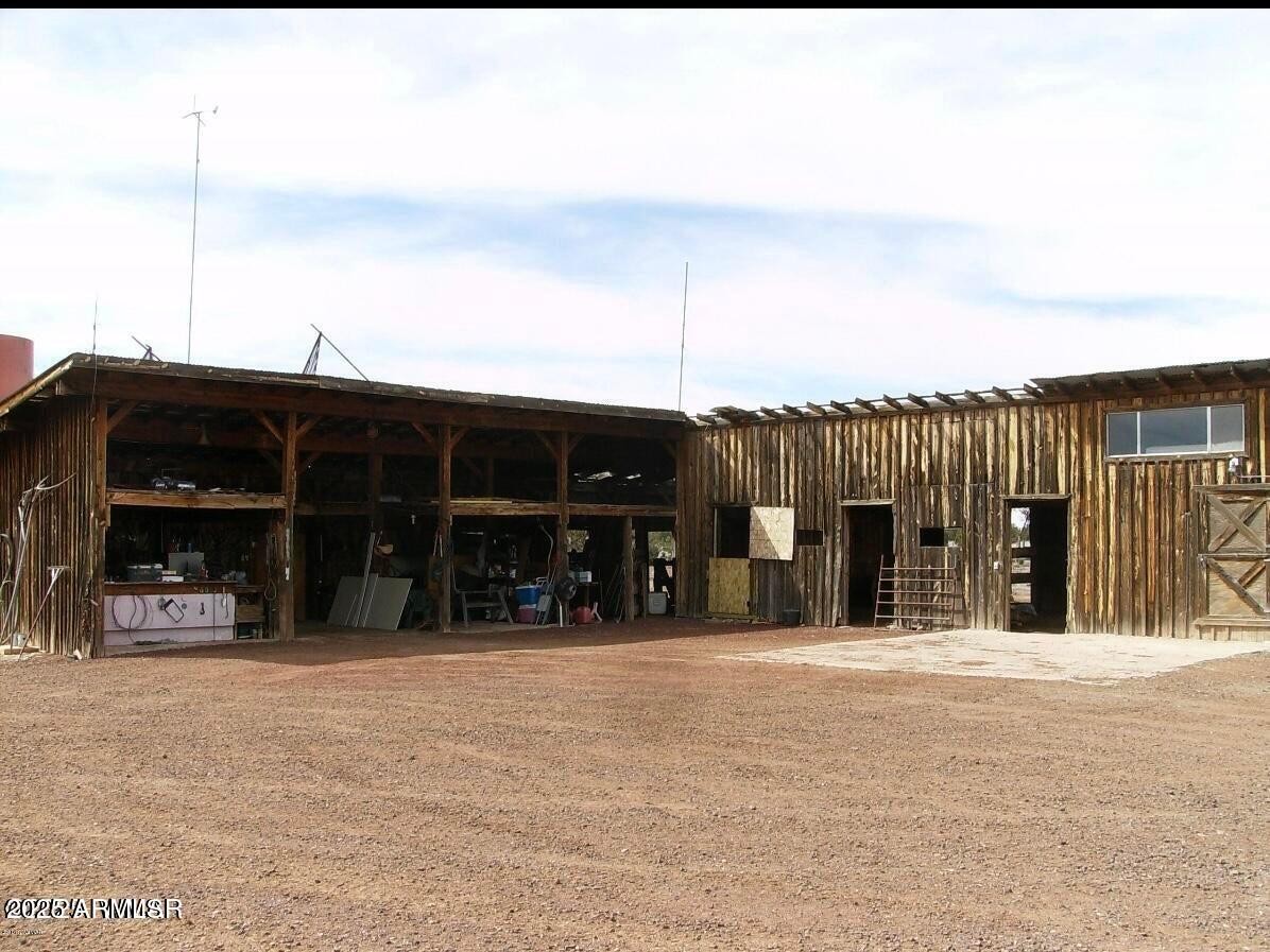 280 County Road Snowflake, AZ 85937 - Photo 26 of 45 a view of a building with a outdoor space