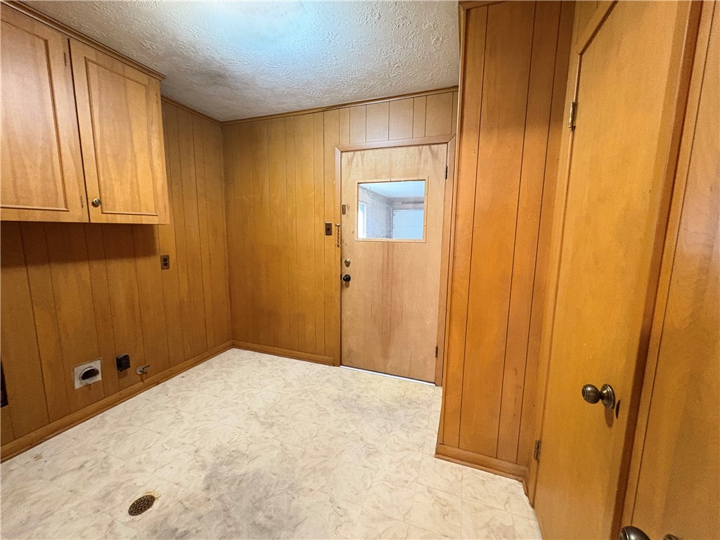 702 Matous Drive Bryan, TX 77802 - Photo 15 of 28 Large Laundry Room