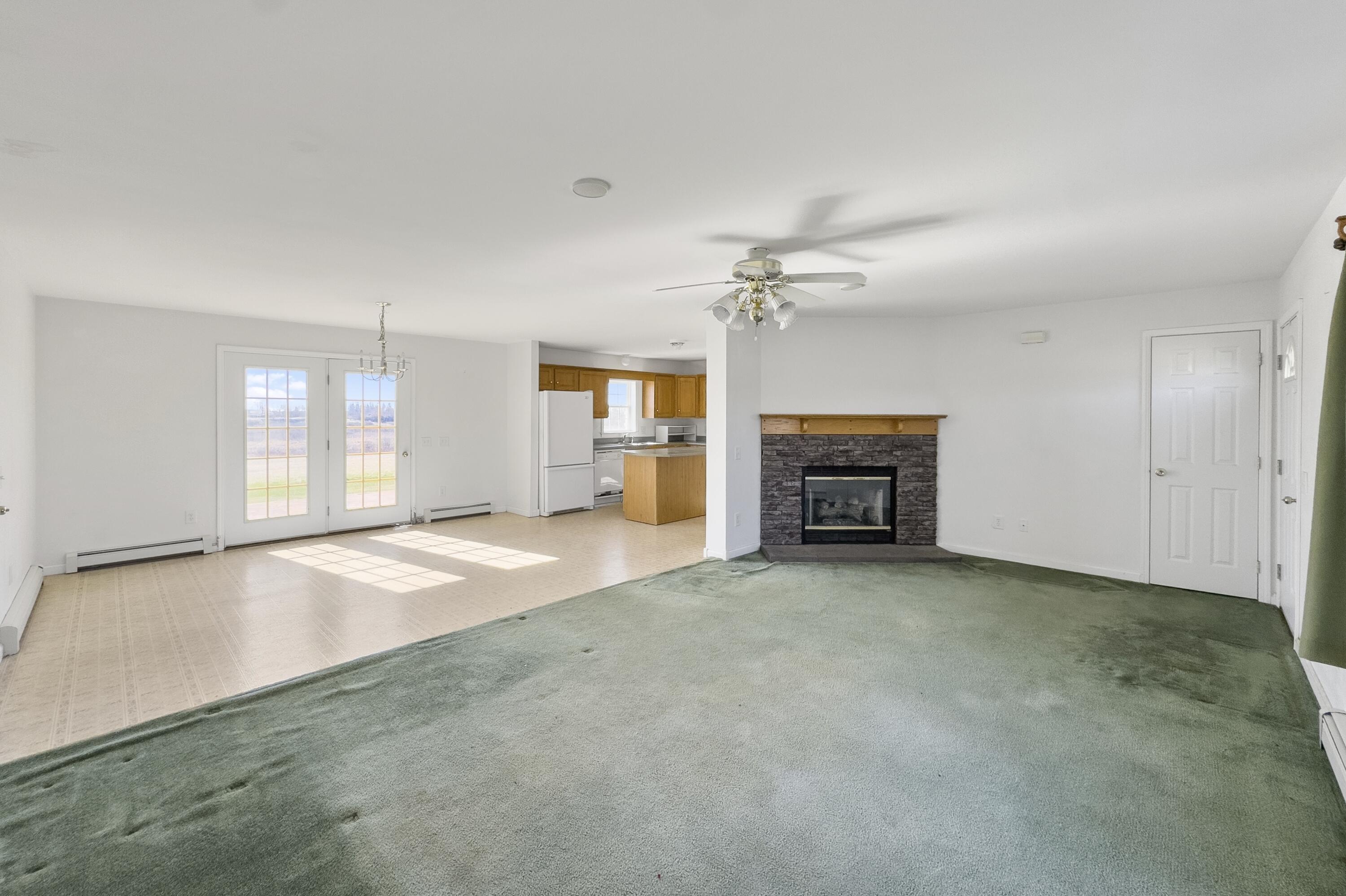 169 West Meadow Road Thomaston, ME 04861 - Photo 11 of 40 Living room