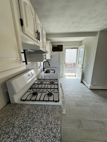 $2,800 | 4 Shaws Lane, Bristol, RI 02809