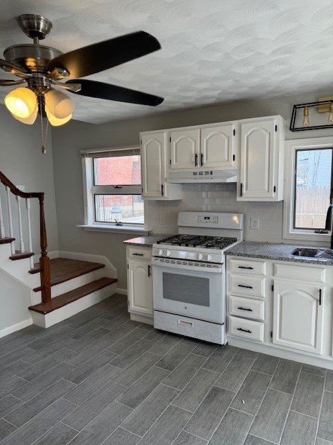 4 Shaws Lane Bristol, RI 02809 - Photo 2 of 21