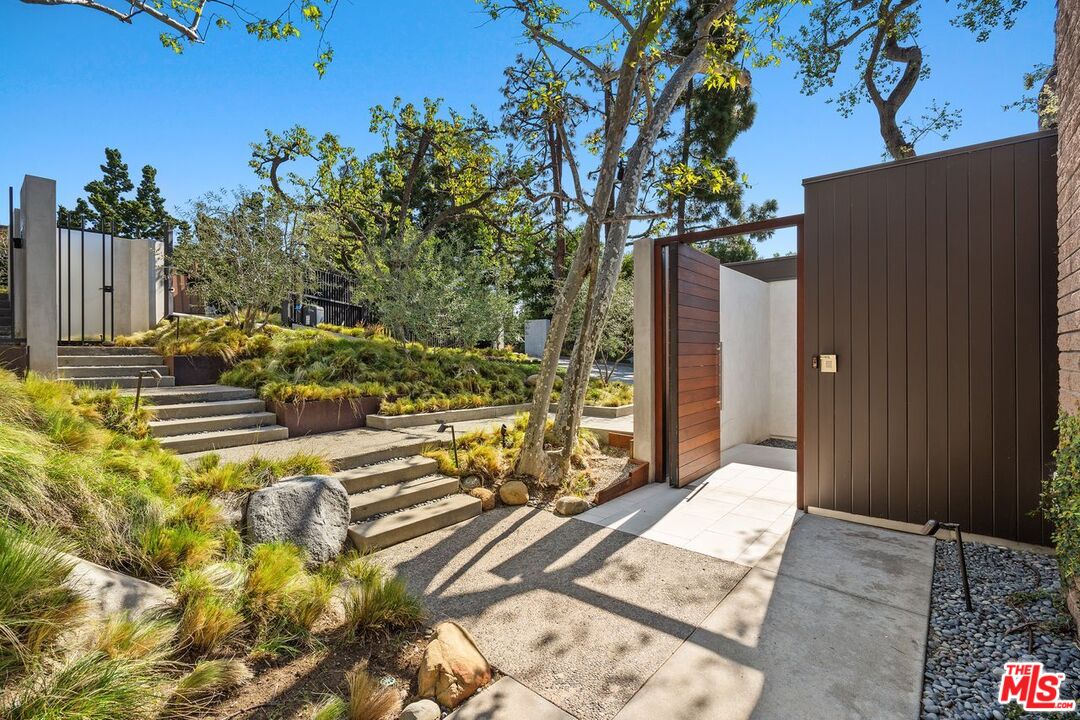 1005 Elden Way Beverly Hills, CA 90210 - Photo 8 of 62 a view of a backyard of the house