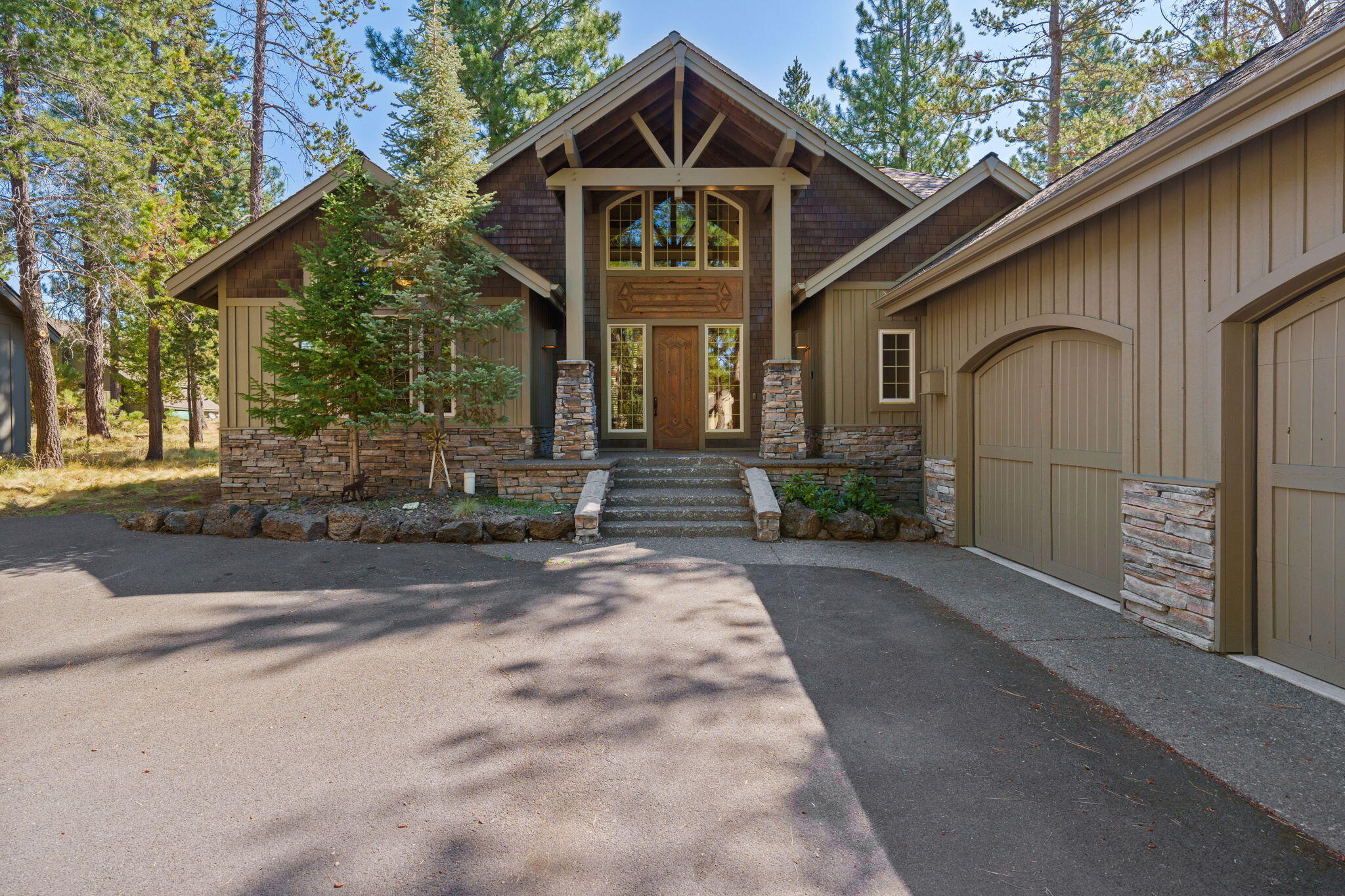 58026 Kinglet Road Sunriver, OR 97707 - Photo 1 of 39 a front view of a house with garden
