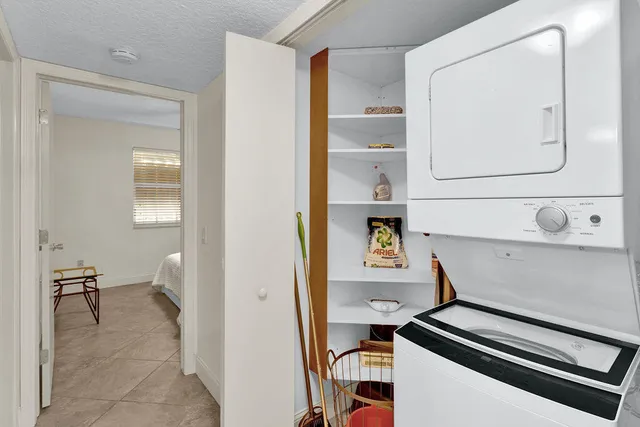 a view of an entryway with furniture
