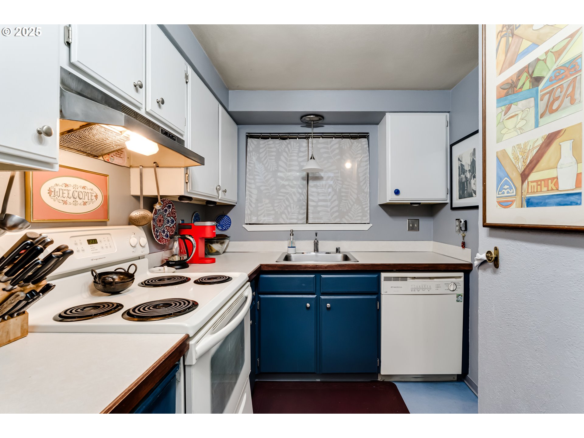 218 Trailside Loop, Unit 218 Eugene, OR 97405 - Photo 18 of 46 Kitchen
