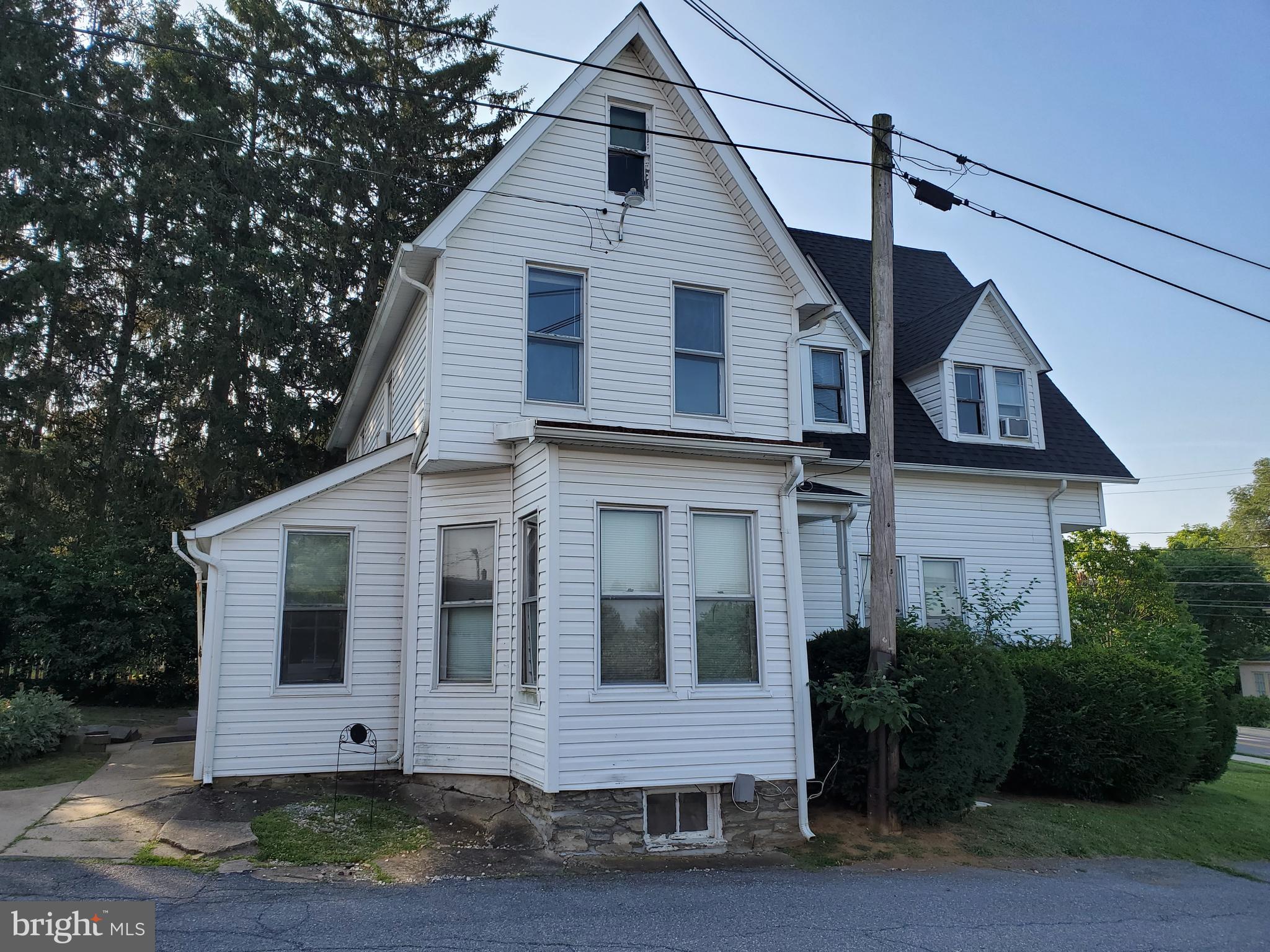 33 East Main Street Middletown, MD 21769 - Photo 4 of 26 House side view