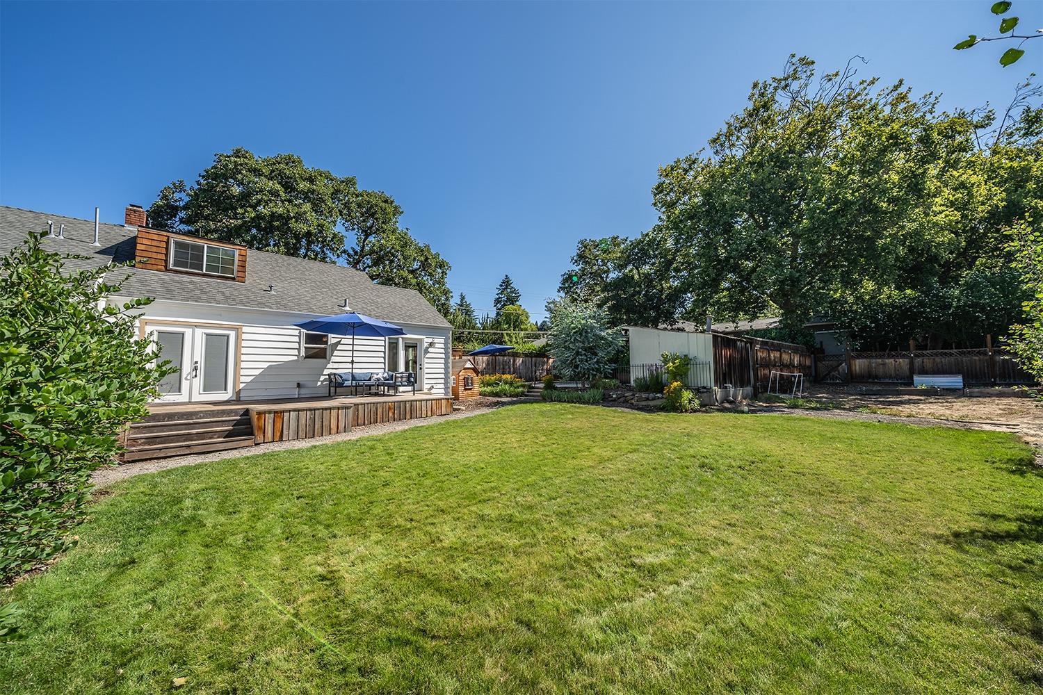 2404 Hillcrest Road Medford, OR 97504 - Photo 21 of 33 Additional Photo