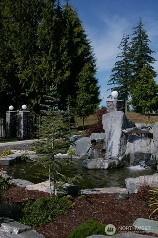 a view of a house with backyard