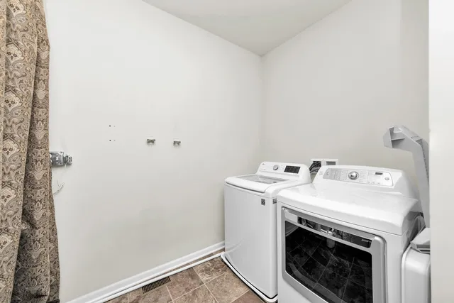 $3,090 | 2525 Dunraven Avenue, Naperville, IL 60540