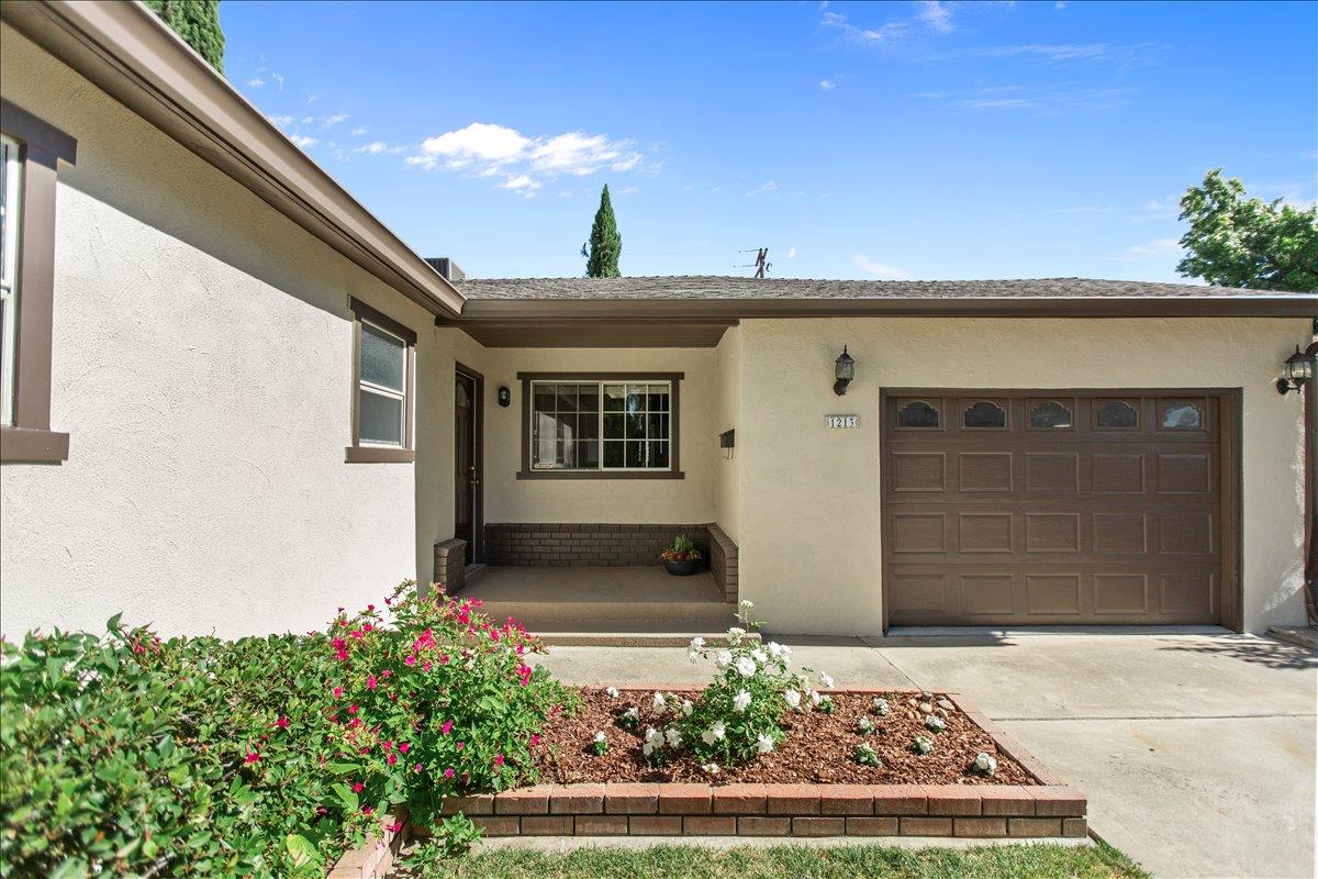 1213 Adel Street Modesto, CA 95350 - Photo 5 of 41